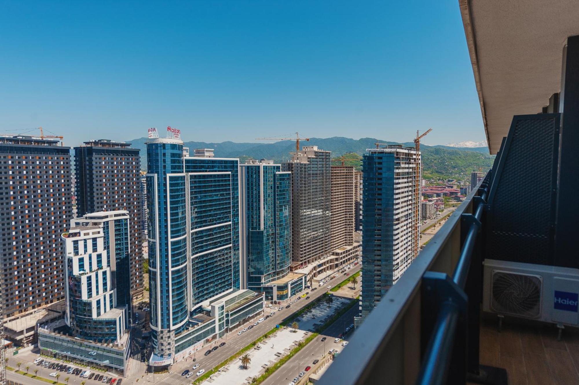Orbi City Suite Batumi Exteriör bild